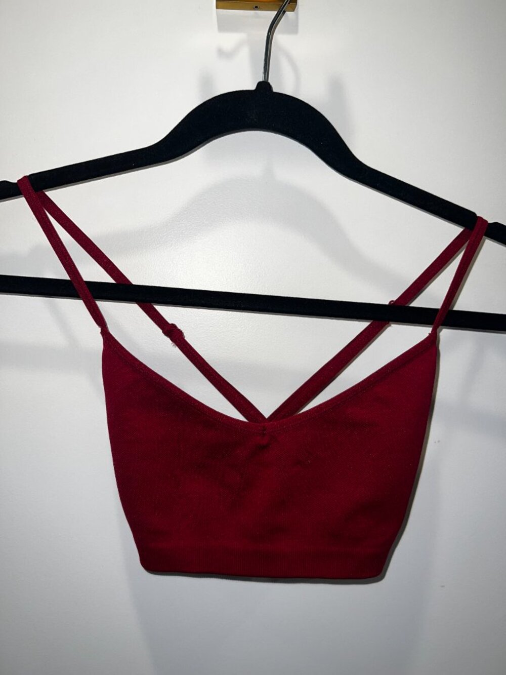 BO+TEE Super Sculpt Seamless Cross-Back Sports Bra in Burgundy - Size Small
